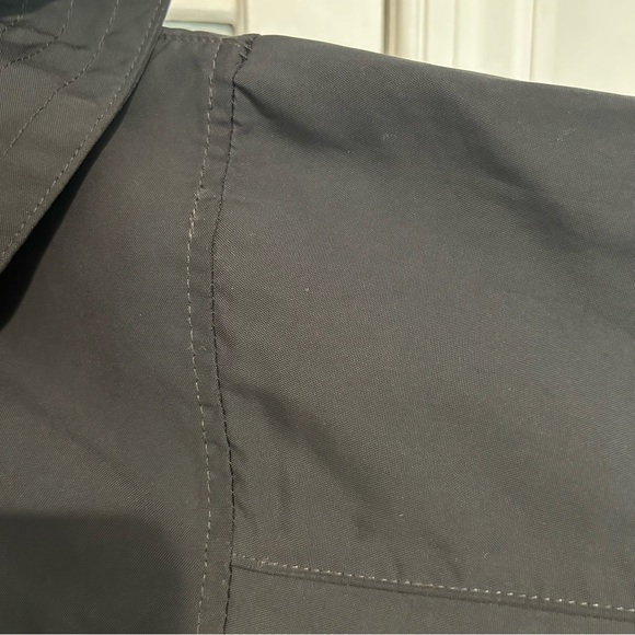 Everlane Lightweight Anorak - Picture 5 of 6